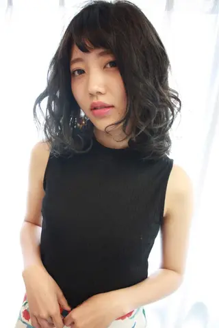 ミディアム カラー パーマ tuuli トゥーリのヘアスタイル