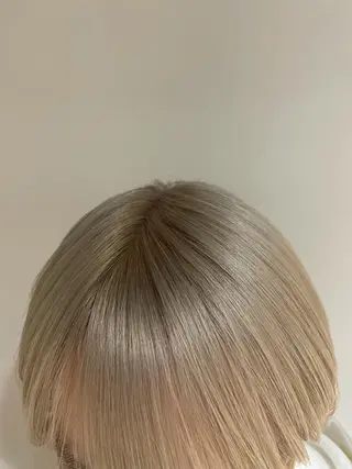 ショート カラー ブリーチ👩🦳/ ✂︎MANAMIのヘアスタイル