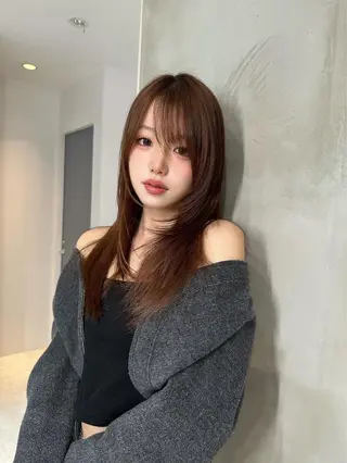 ロング カラー レイヤーカット 透明感カラーのヘアスタイル