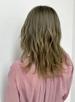セミロング カラー ⭐️当日OK⭐️ 岩田峻のヘアスタイル