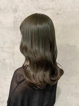 カラー Y. Kizawaのヘアスタイル