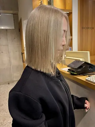 ミディアム カラー ブリーチカラーレイヤ ーカット🦋annaのヘアスタイル