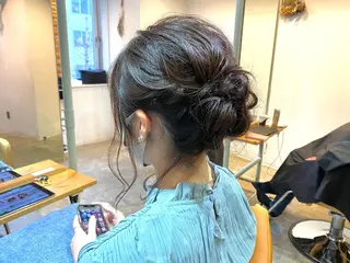 セミロング ヘアアレンジ やまぐち あやみのヘアスタイル