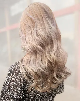 カラー 武井 哉子のヘアスタイル