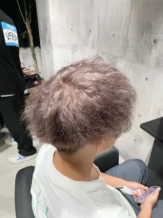 ショート カラー パーマ メンズ _WHITE / KENTOのヘアスタイル