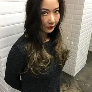 セミロング ロング カラー 丸茂 聖名のヘアスタイル
