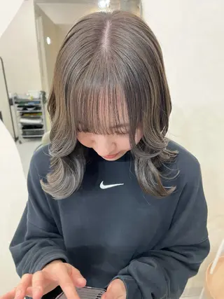 ミディアム カラー 長山 茉白のヘアスタイル