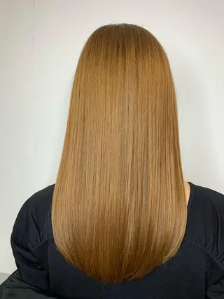 ミディアム カラー トップ スタイリストのヘアスタイル