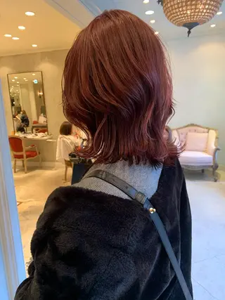 セミロング SAKINO. ベージュカラーのヘアスタイル