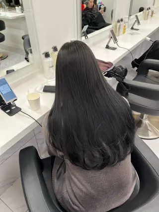 セミロング 寒色/ベージュヘア ブリーチありMiOのヘアスタイル
