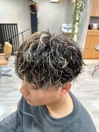 パーマ メンズ arika オケシ　リョウダイのヘアスタイル