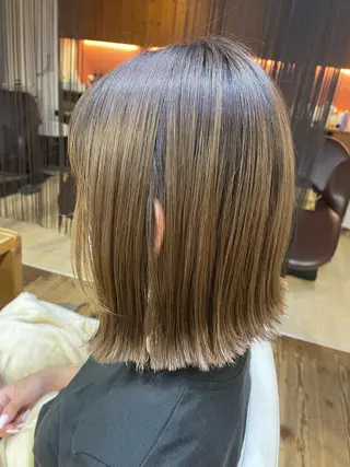 ミディアム 山木 裕子のヘアスタイル