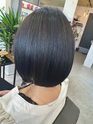 ショート カラー 岡村 真琴のヘアスタイル