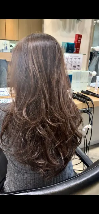 ロング 伊藤 鳳雅のヘアスタイル