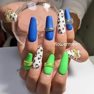 ネイル フラワー ムーンのネイルデザイン
