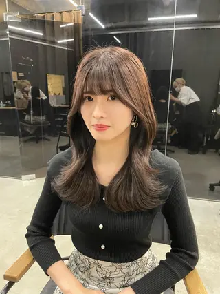 セミロング 伊藤 莉奈　韓国ヘアのヘアスタイル