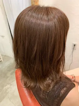 ミディアム カラー fio マナミのヘアスタイル