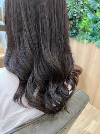 カラー 高辻 日菜のヘアスタイル