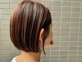 ショート カラー ヒナ/レイヤーカット 艶感ワンカラーのヘアスタイル
