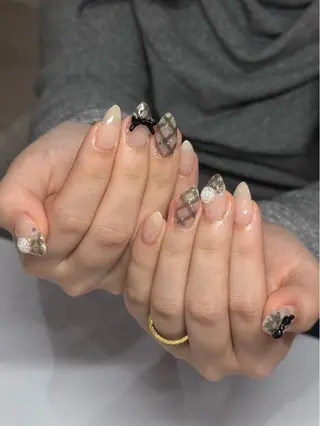 ネイル 𝘉𝘢𝘣𝘦𝘭 𝘜𝘮𝘪のネイルデザイン