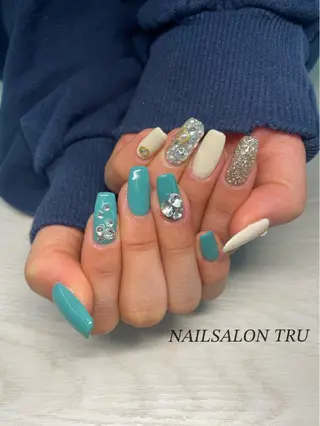 ネイル 𝐼𝑁𝑂𝑈𝐸 𝑀𝐼𝐴のネイルデザイン