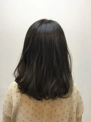 セミロング カラー 吉森 満俊のヘアスタイル