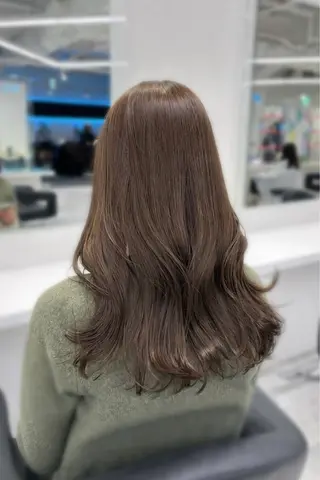 セミロング カラー 透明感ベージュ🤎 manami👒🌿のヘアスタイル