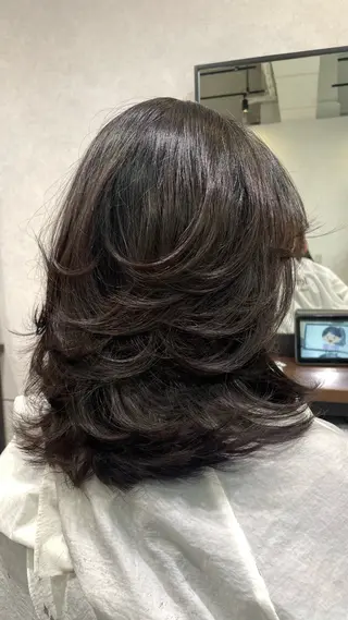 ミディアム Merlyosaka 早川未来のヘアスタイル