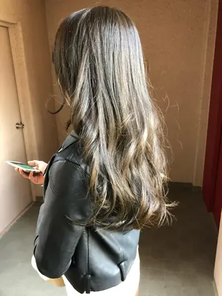 ミディアム カラー tuuli トゥーリのヘアスタイル