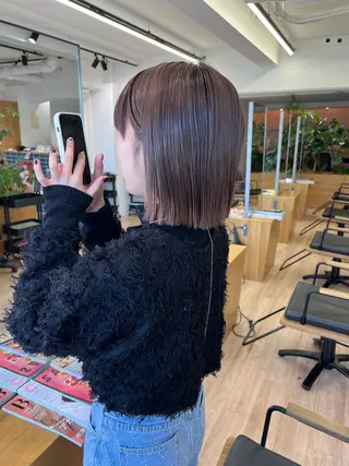 ミディアム 艶ベージュ/オリーブ カラー🫒airiのヘアスタイル