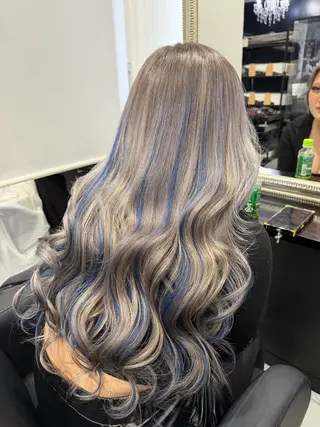 ロング カラー 長田 麻友子のヘアスタイル