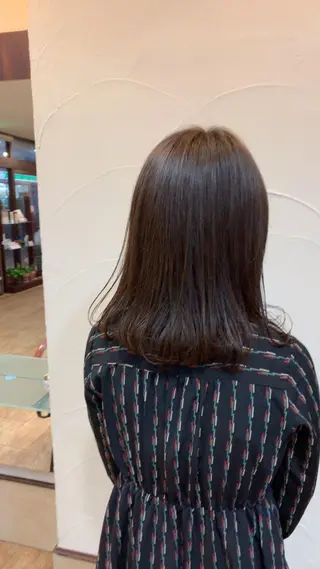 セミロング カラー サプリームヘア 飯田みち瑠のヘアスタイル