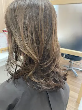 ミディアム カラー パーマ 葭葉 久美子のヘアスタイル