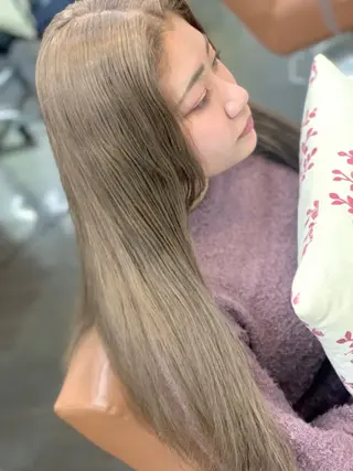 セミロング ブリーチ毛に縮毛矯正 ✨カラー✨山田 正幸のヘアスタイル