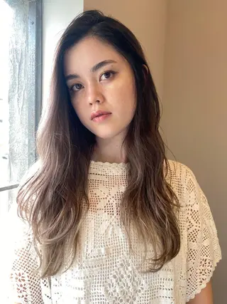 ロング カラー Nina by Babyloneのヘアスタイル