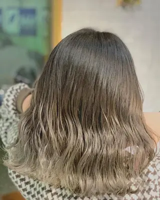 ミディアム メンズスタイル バレイヤージュ　齋藤のヘアスタイル