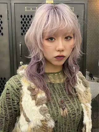 セミロング カラー イツク ⚡️ ルーツ/ハイトーンのヘアスタイル