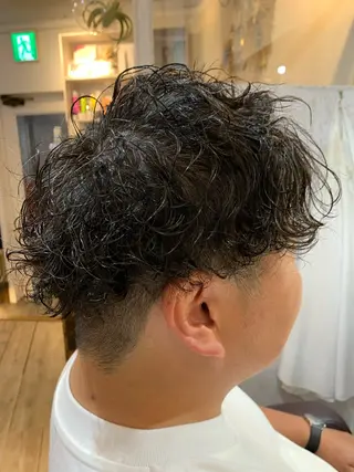 ショート パーマ メンズ 鈴木 英治のヘアスタイル