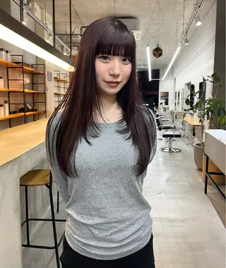 ロング 葉 /レイヤーカットのヘアスタイル