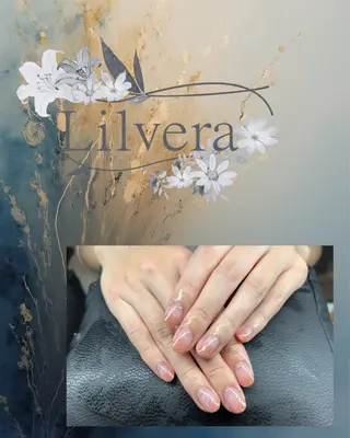 ネイル 中村 春菜のネイルデザイン