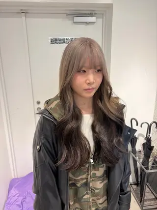 ロング カラー EIGHT ／SHU🩶のヘアスタイル