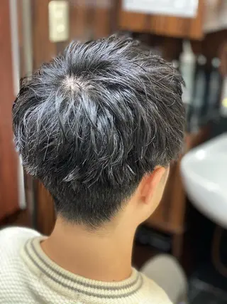 ショート パーマ メンズ 波岡 萩斗のヘアスタイル