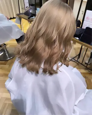 ミディアム カラー パーマ ヘアアレンジ ハイトーン特化🤍 浦住のヘアスタイル