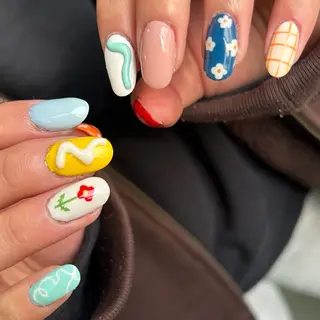 ネイル MANAMI🫧🫖 /ごてごて アートのネイルデザイン