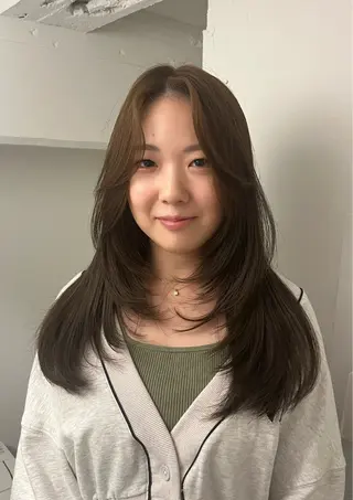 ロング カラー Airi 韓国y2k ハイレイヤーのヘアスタイル