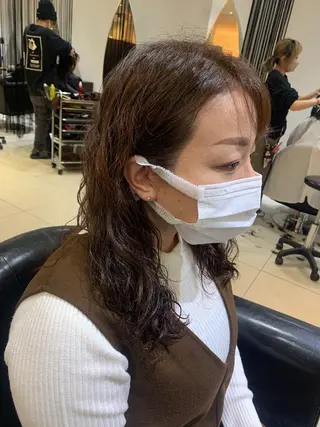 セミロング パーマ 吉本 yoshimotoのヘアスタイル