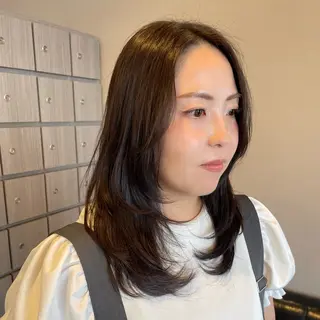 セミロング mio 🍒レイヤーカットのヘアスタイル