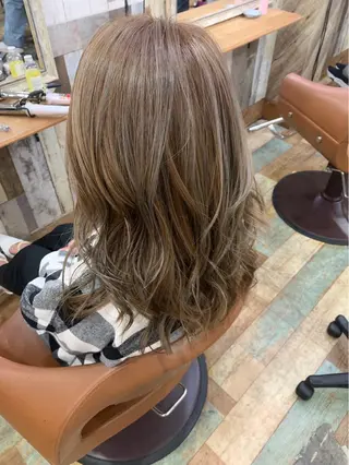 ミディアム カラー Hair's RooMのヘアスタイル