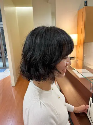 ミディアム パーマ 犬塚 梨花のヘアスタイル