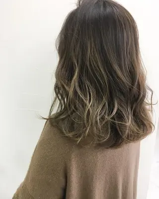 セミロング タナカ タクヤのヘアスタイル